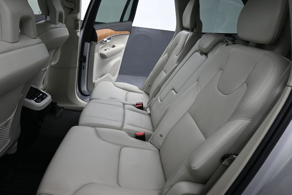 2022 Volvo XC90 Momentum