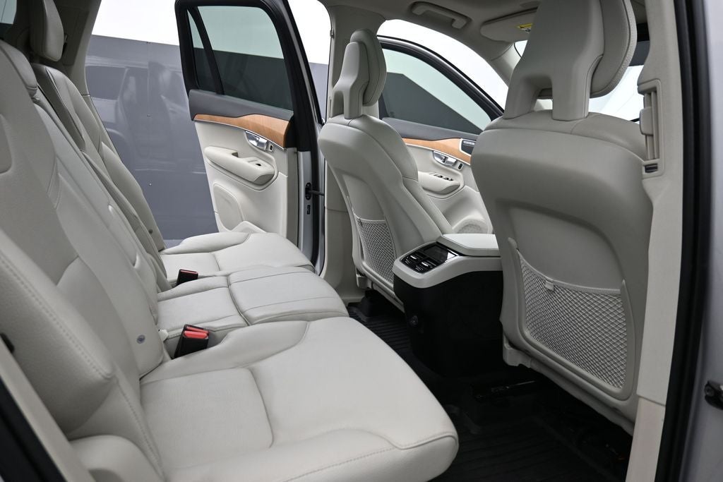 2022 Volvo XC90 Momentum
