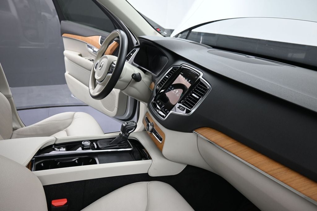2022 Volvo XC90 Momentum