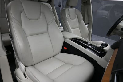 2022 Volvo XC90 Momentum