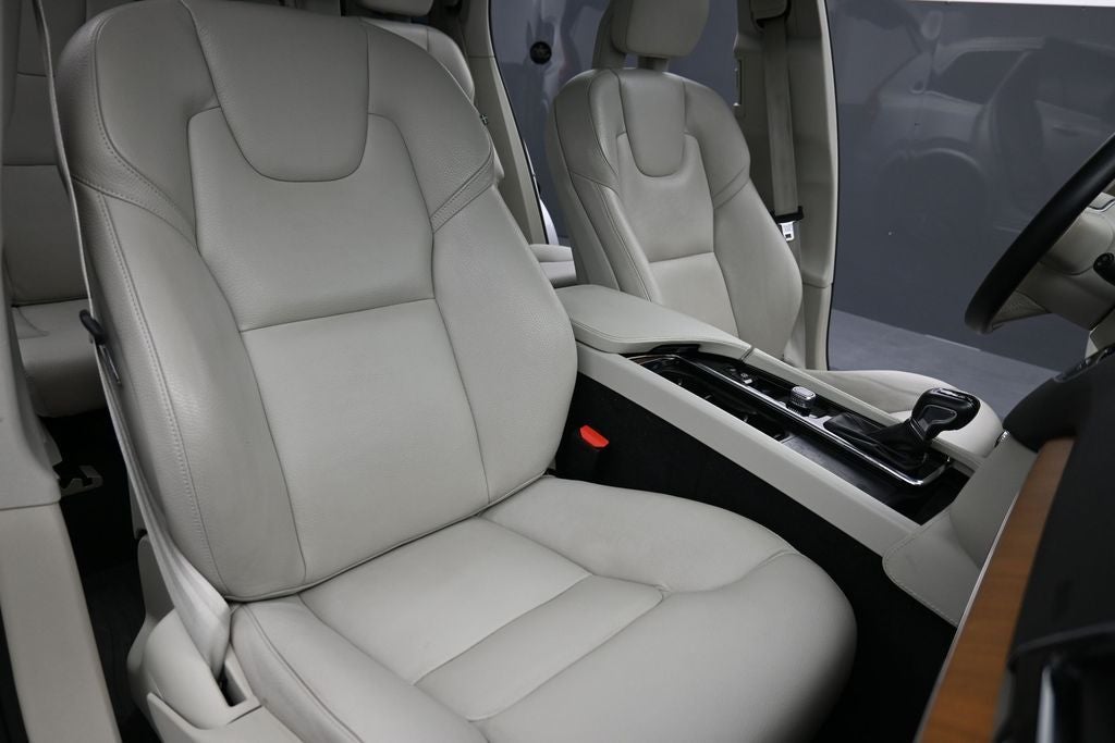 2022 Volvo XC90 Momentum