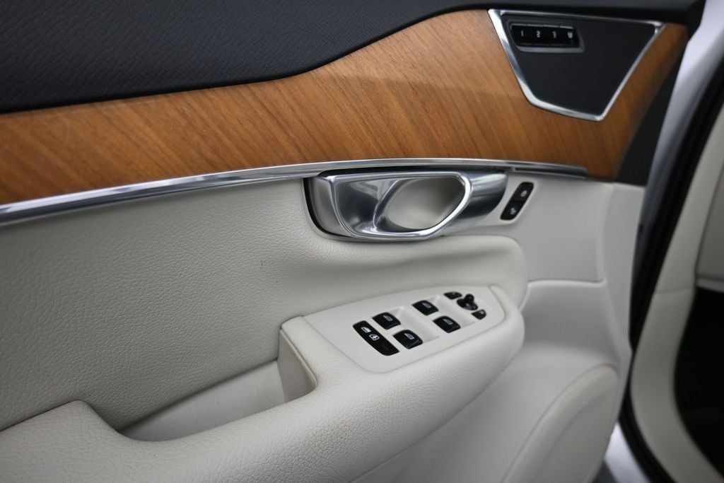 2022 Volvo XC90 Momentum