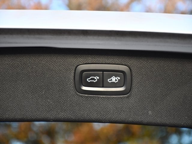 2018 Volvo XC90 T6 Momentum