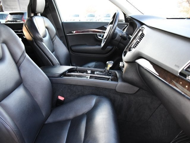 2018 Volvo XC90 T6 Momentum