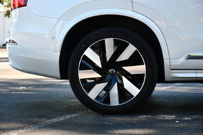 2024 Volvo XC90 Recharge Plug-In Hybrid T8 Plus Bright Theme 7 Passenger