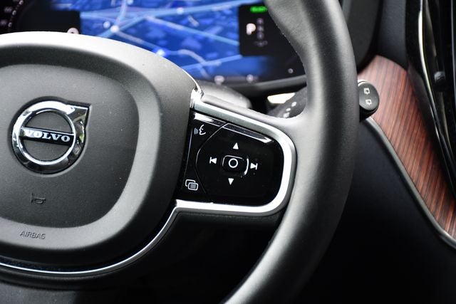 2024 Volvo XC60 Recharge Plug-In Hybrid T8 Plus Dark Theme