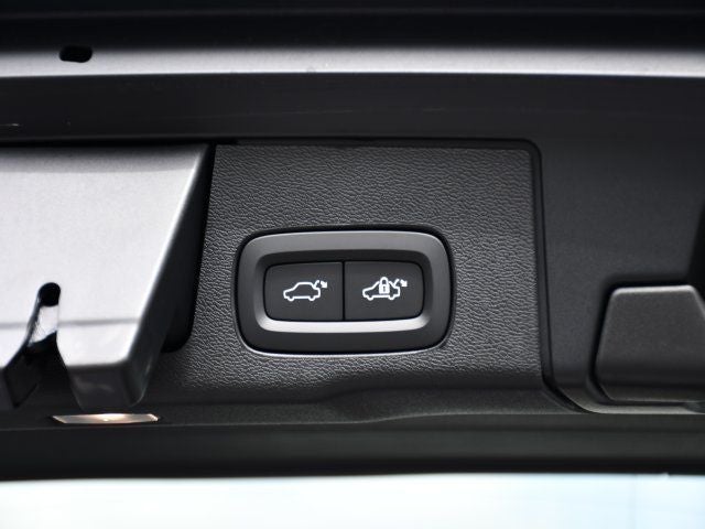 2025 Volvo XC60 Plug-In Hybrid T8 Plus