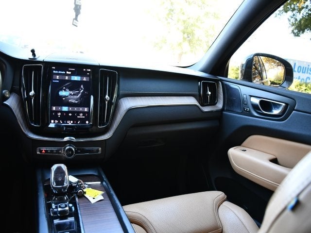 2022 Volvo XC60 B5 Inscription