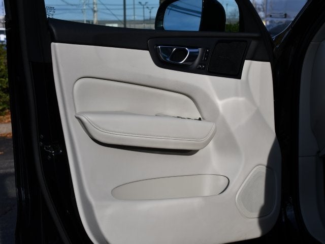 2022 Volvo XC60 B5 Inscription