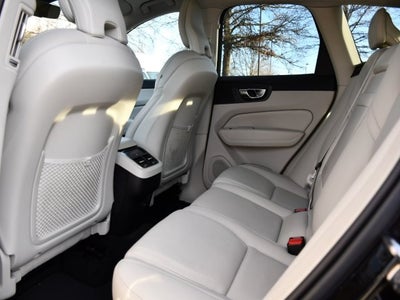 2022 Volvo XC60 B5 Inscription