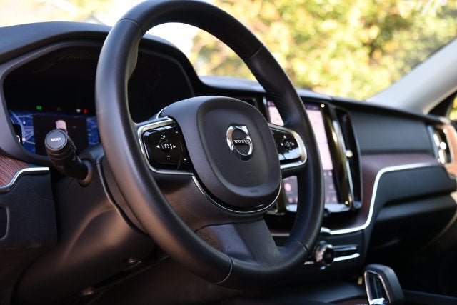 2024 Volvo XC60 B5 Plus Dark Theme
