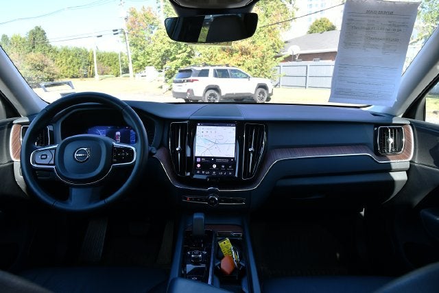 2024 Volvo XC60 B5 Plus Dark Theme