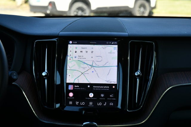 2024 Volvo XC60 B5 Plus Dark Theme
