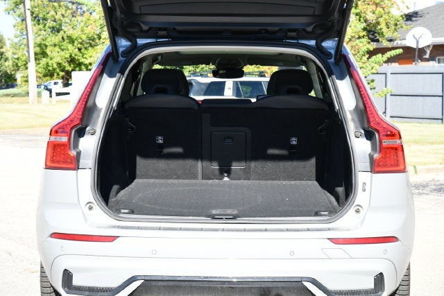 2024 Volvo XC60 B5 Plus Dark Theme