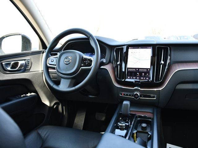 2024 Volvo XC60 B5 Plus Dark Theme