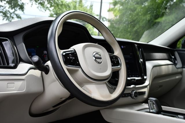 2024 Volvo XC60 B5 Plus Dark Theme