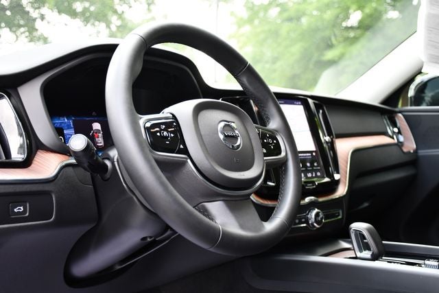 2024 Volvo XC60 B5 Plus Dark Theme