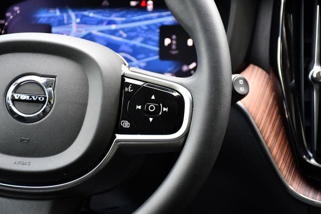 2024 Volvo XC60 B5 Plus Dark Theme