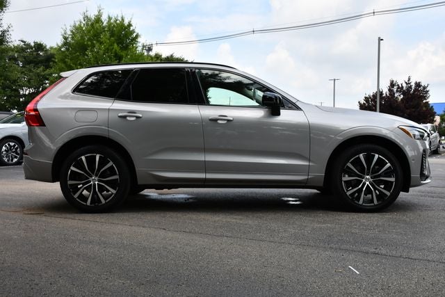 2024 Volvo XC60 B5 Plus Dark Theme