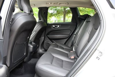 2023 Volvo XC60 B5 Plus Dark Theme