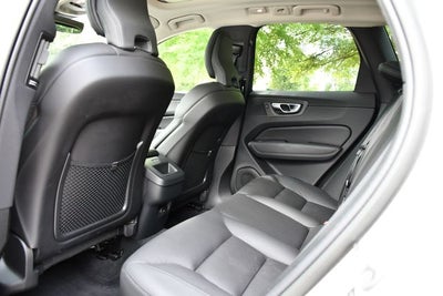 2023 Volvo XC60 B5 Plus Dark Theme