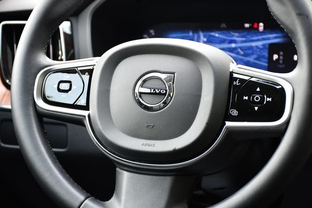 2023 Volvo XC60 B5 Plus Dark Theme