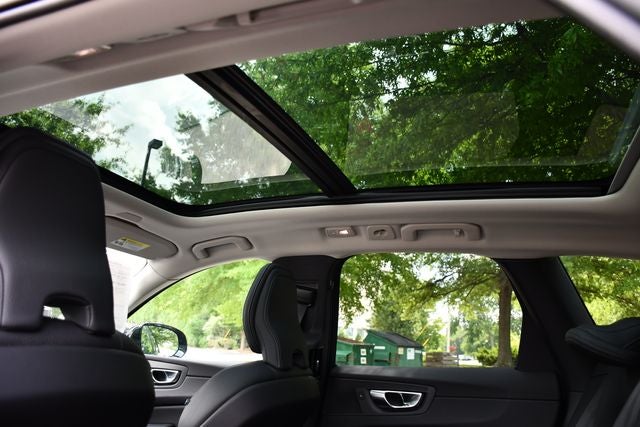 2023 Volvo XC60 B5 Plus Dark Theme