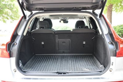 2023 Volvo XC60 B5 Plus Dark Theme