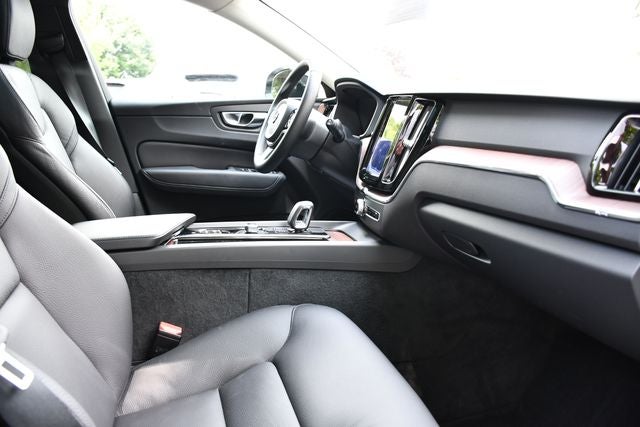 2023 Volvo XC60 B5 Plus Dark Theme