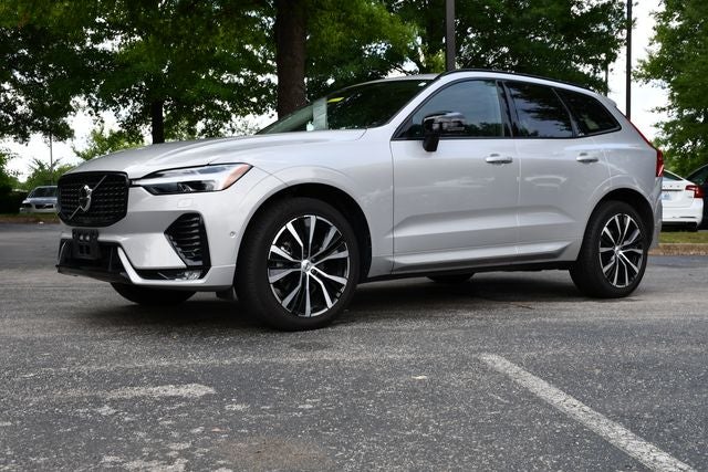 2023 Volvo XC60 B5 Plus Dark Theme