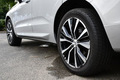 2023 Volvo XC60 B5 Plus Dark Theme