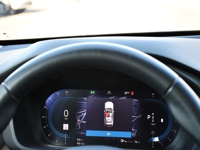 2023 Volvo XC60 B5 Ultimate Dark Theme