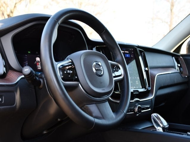 2023 Volvo XC60 B5 Ultimate Dark Theme