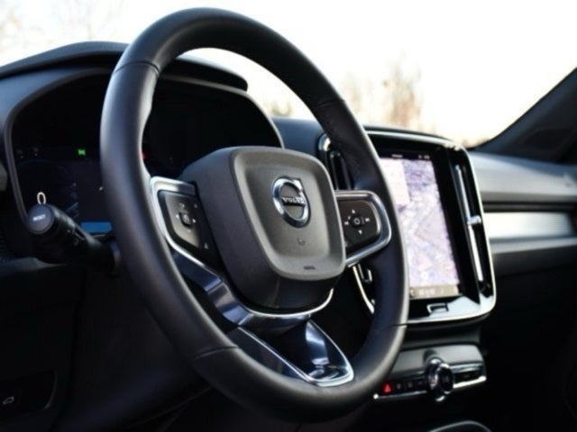 2025 Volvo XC40 B5 Plus Dark Theme