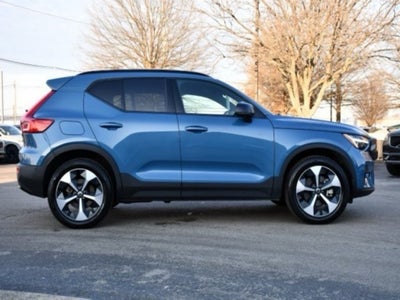 2025 Volvo XC40 B5 Plus Dark Theme