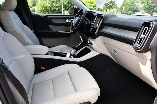 2026 Volvo XC40 B5 Plus