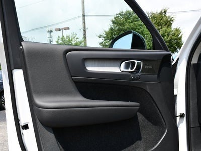 2025 Volvo XC40 B5 Plus Dark Theme