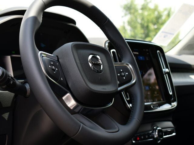 2025 Volvo XC40 B5 Plus Dark Theme