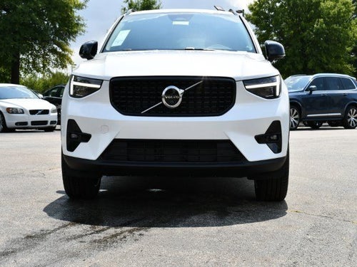 2025 Volvo XC40 B5 Plus Dark Theme
