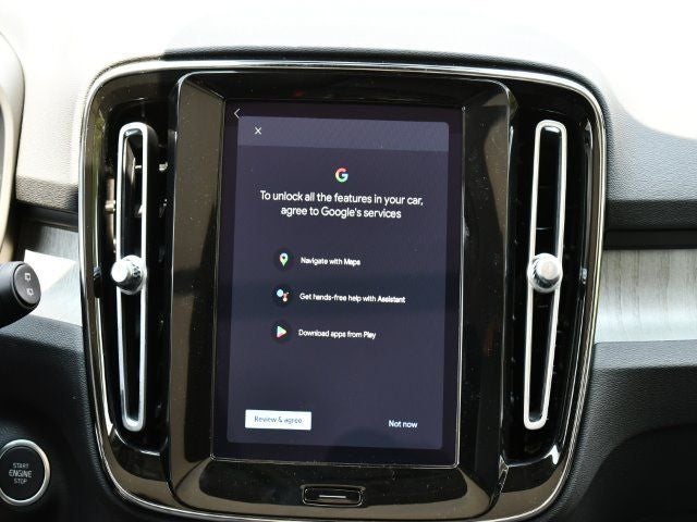 2025 Volvo XC40 B5 Plus Dark Theme