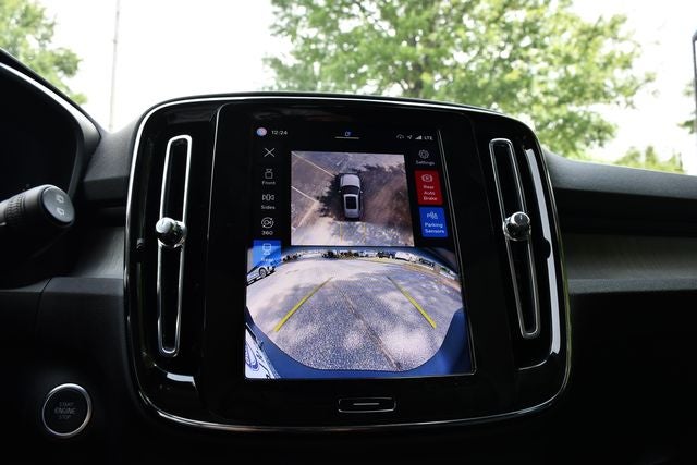2025 Volvo XC40 B5 Plus Dark Theme