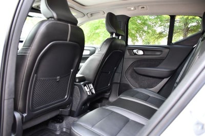2025 Volvo XC40 B5 Plus Dark Theme