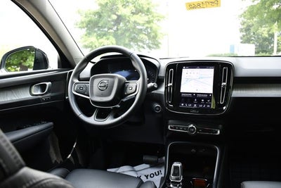 2025 Volvo XC40 B5 Plus Dark Theme