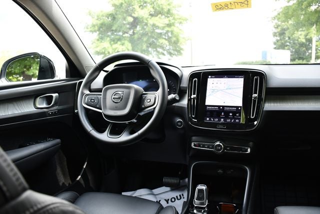 2025 Volvo XC40 B5 Plus Dark Theme