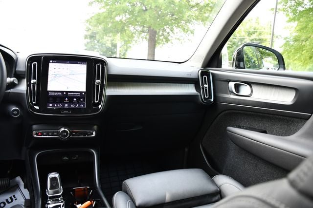 2025 Volvo XC40 B5 Plus Dark Theme