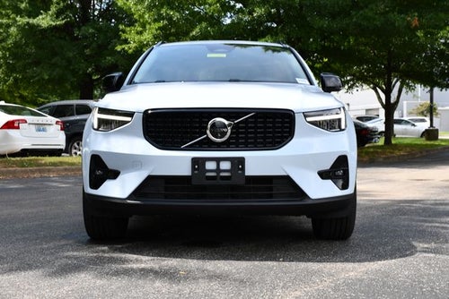 2025 Volvo XC40 B5 Plus Dark Theme