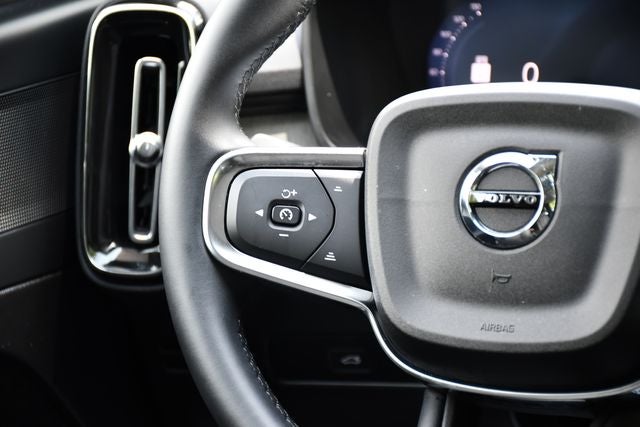 2025 Volvo XC40 B5 Plus Dark Theme