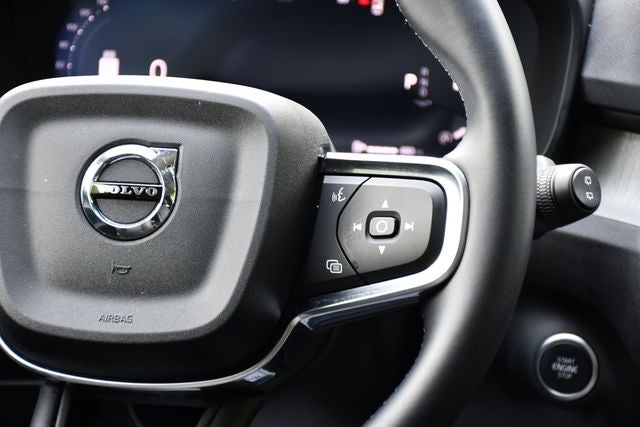 2025 Volvo XC40 B5 Plus Dark Theme