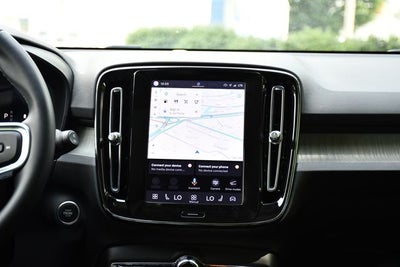 2025 Volvo XC40 B5 Plus Dark Theme