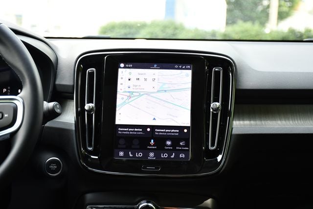2025 Volvo XC40 B5 Plus Dark Theme